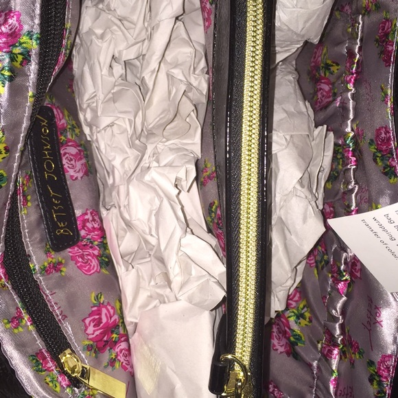 ❤️NWT Betsey Johnson Rosebud Dome Satchel W/Pouch - Picture 5 of 5